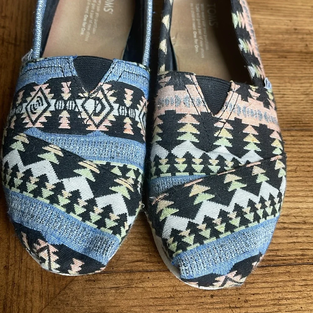 Tom’s size 9 | Aztec design